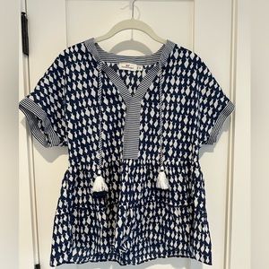 Vineyard Vines navy and white top